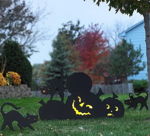 Silhuetas e decorações assustadoras de Halloween ao ar livre_10