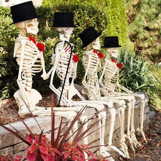 Decorações e silhuetas assustadoras de Halloween ao ar livre_13