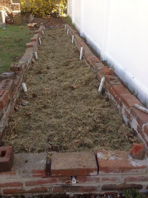 Seră de grădină ridicată cu cărămidă DIY cu irigare_08
